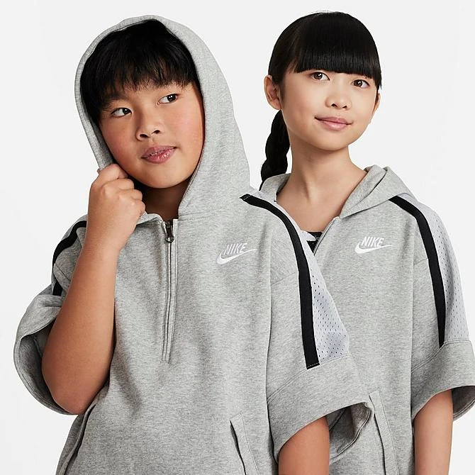 Kids' Nike Culture Of Basketball Short-Sleeve Half-Zip Basketball Hoodie Dark Grey Heather/White - FB1063 063 4 Kids' Nike Culture Of Basketball Short-Sleeve Half-Zip Basketball Hoodie Dark Grey Heather/White - FB1063 063 - Image 4