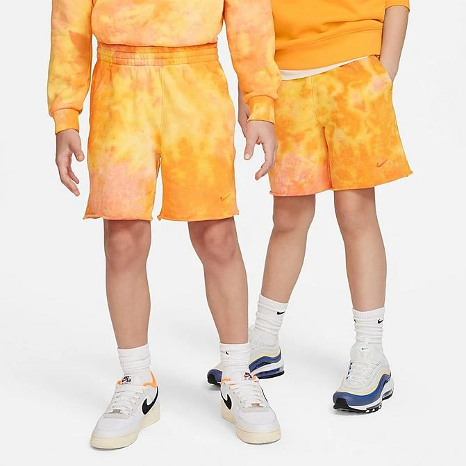 Kids' Nike Sportswear Tie-Dye Wash Club Fleece Shorts Vivid Orange/Safety Orange - FB1337 836 1 Kids' Nike Sportswear Tie-Dye Wash Club Fleece Shorts Vivid Orange/Safety Orange - FB1337 836