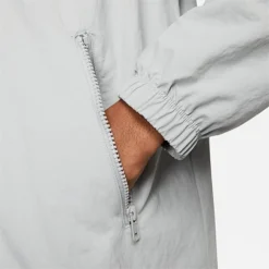 Men's Nike Club Futura Logo Full-Zip Woven Jacket Light Smoke Grey/White - FB7397 077 9 Men's Nike Club Futura Logo Full-Zip Woven Jacket Light Smoke Grey/White - FB7397 077 -Sports Fashion FB7397 077 M5