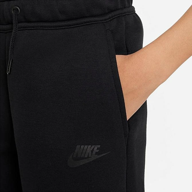 Boys' Nike Tech Fleece Shorts Black/Black/Black - FD3289 010 5 Boys' Nike Tech Fleece Shorts Black/Black/Black - FD3289 010 - Image 5